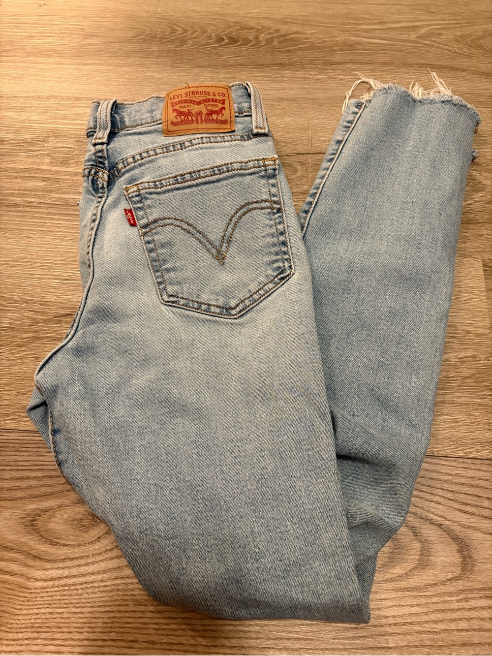 Levi's Women's Light Wash High-Rise Jeans with Frayed Hem
